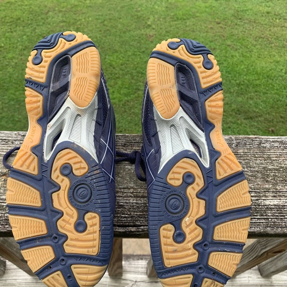 ASICS - Picture 2 of 3